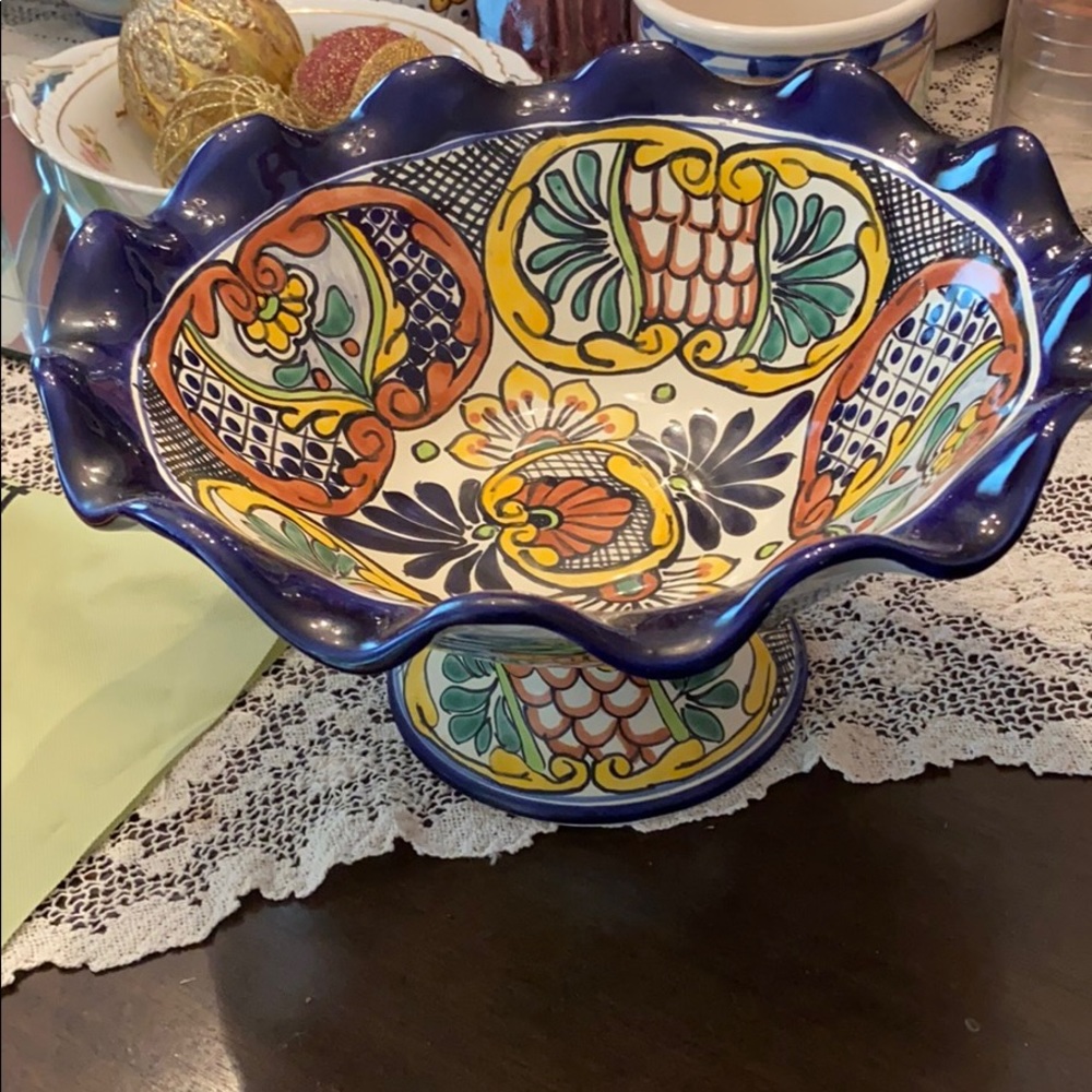 Pedestal fruit bowl